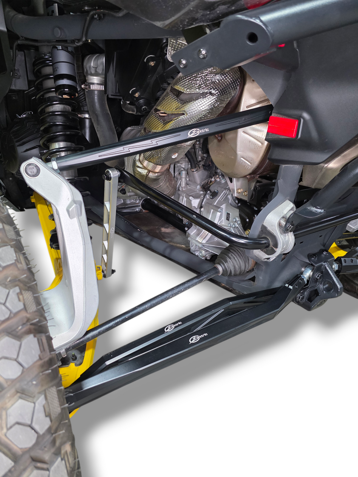 Detail shot of double shear middle link spindle mount on Can-Am Maverick R
    High Clearance Radius Rod