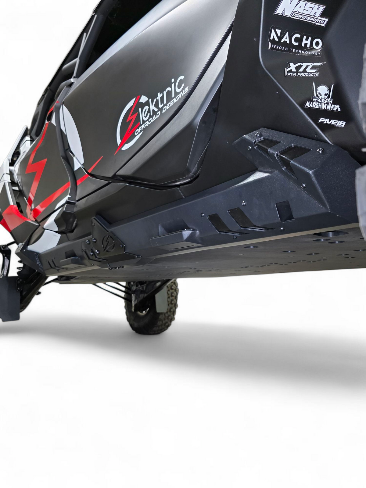 Hammer black powder coat steel slider and satin black aluminum accent plate detail on Can-Am Maverick R Volt Rocker Steps