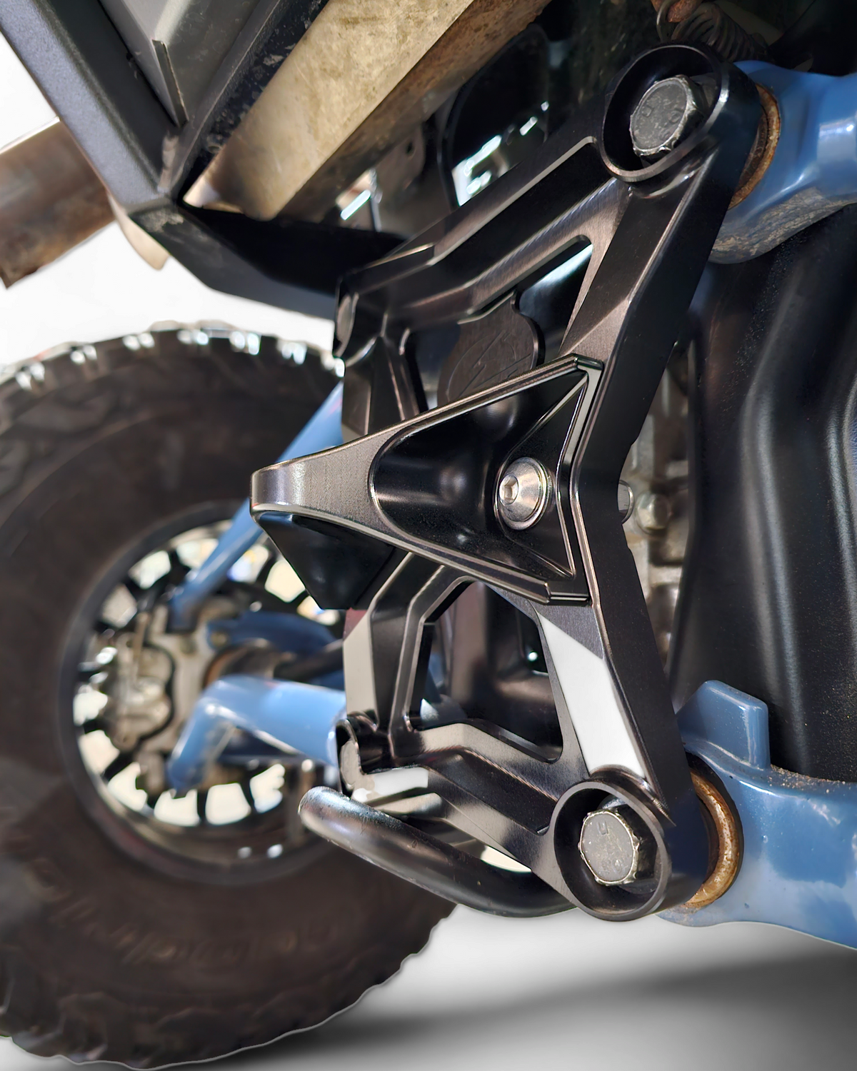 Radius Rod Plate with Tow Hook installed on 2020-2024 Polaris RZR Pro XP in black anodized billet aluminum