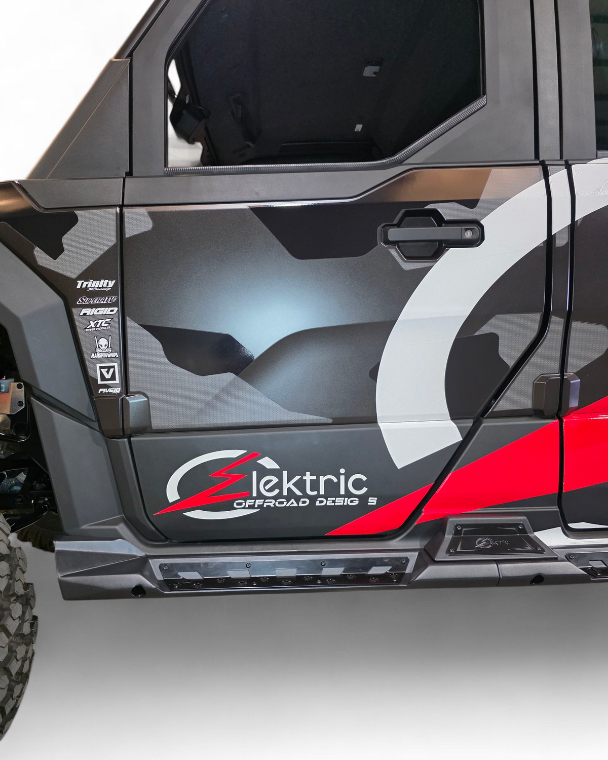Satin black aluminum accent plate detail on Polaris Xpedition rock steps