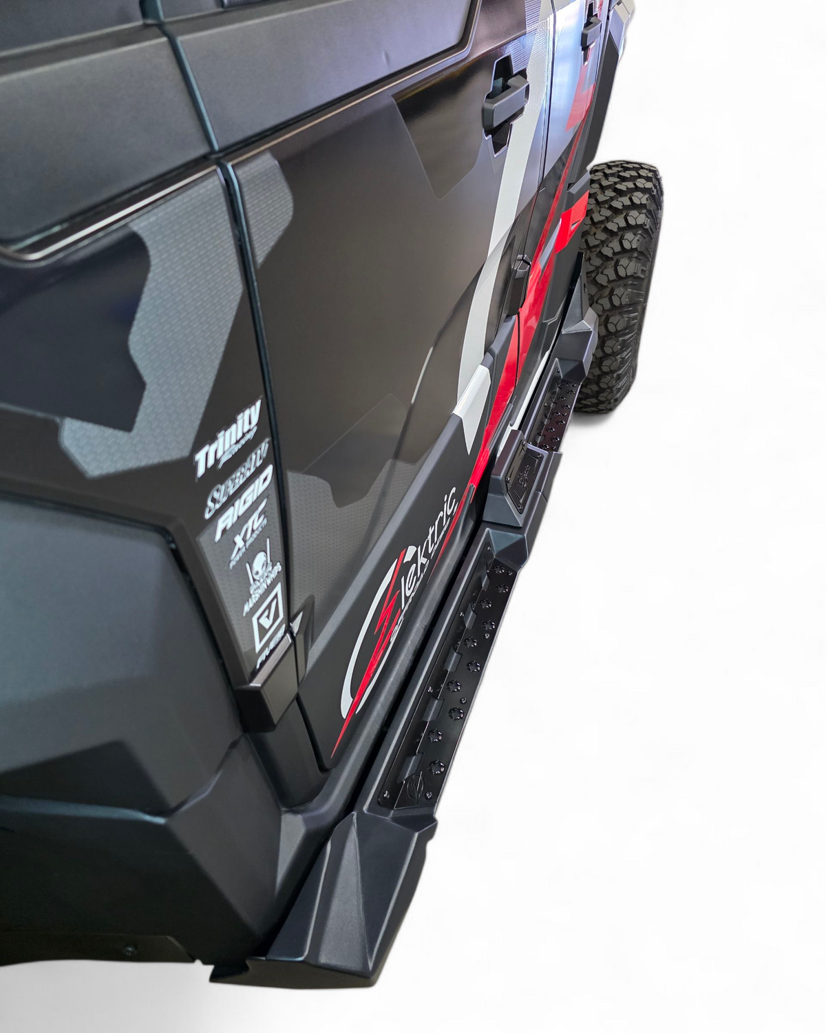 Side profile of 4-seat Polaris Xpedition with Volt rock steps installed