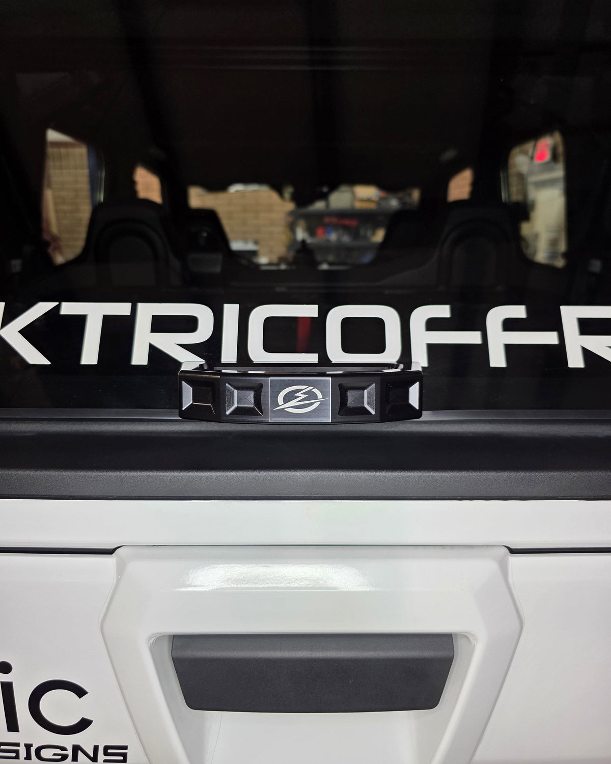 Machined edges and finish detail on Polaris Xpedition billet rear glass handle