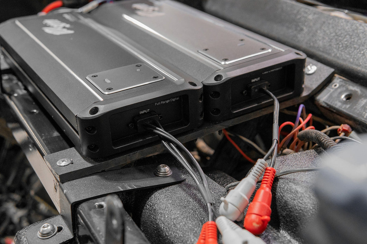 UTV Stereo digital amplifiers with RCA input cables connected